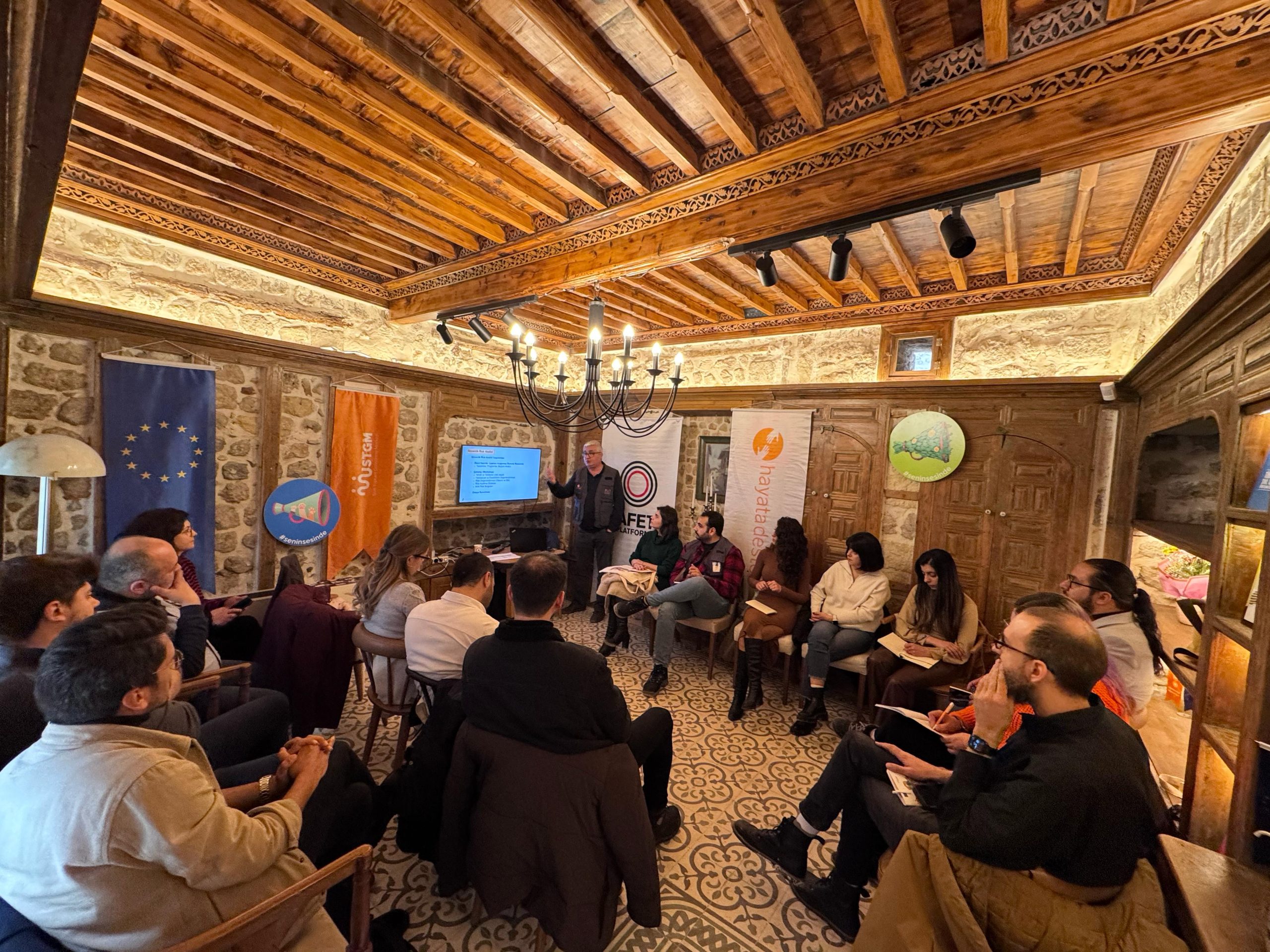 Afetlerde Personel Güvenliği ve İletişim Eğitimi Düzenlendi